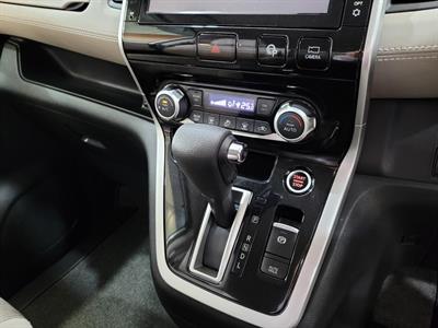 2018 Nissan Serena - Thumbnail