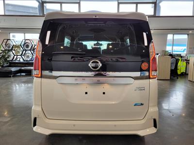 2018 Nissan Serena - Thumbnail
