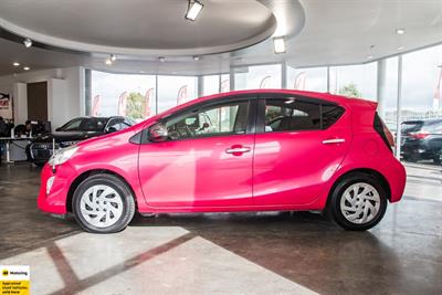 2016 Toyota Aqua - Thumbnail