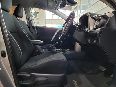 2017 Toyota RAV4 - Thumbnail