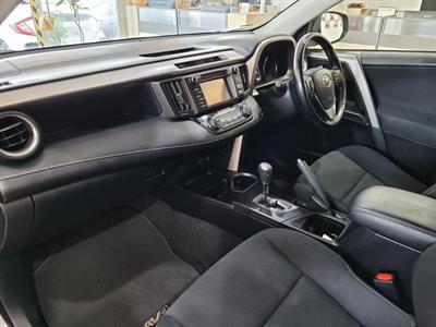 2017 Toyota RAV4 - Thumbnail