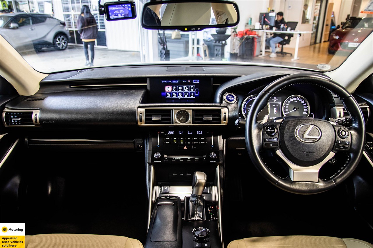 2014 Lexus IS 300h
