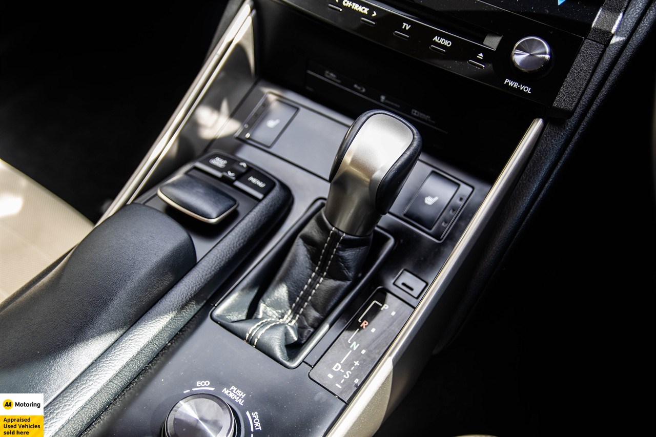 2014 Lexus IS 300h