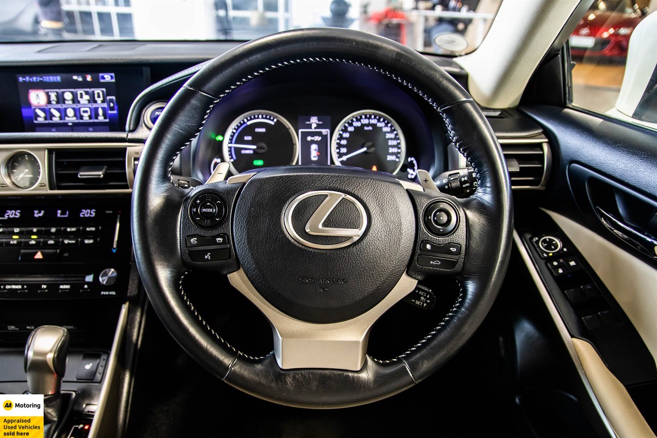 2014 Lexus IS 300h