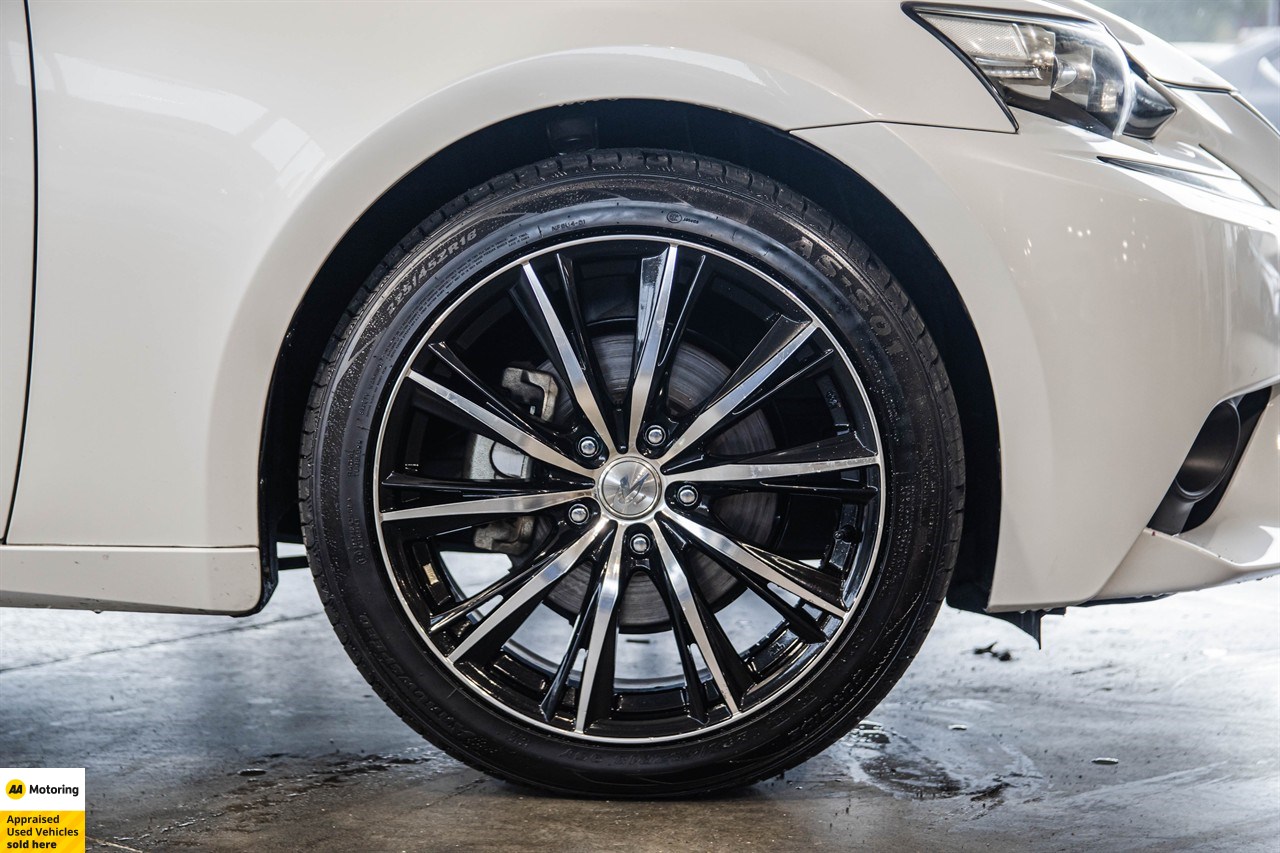 2014 Lexus IS 300h