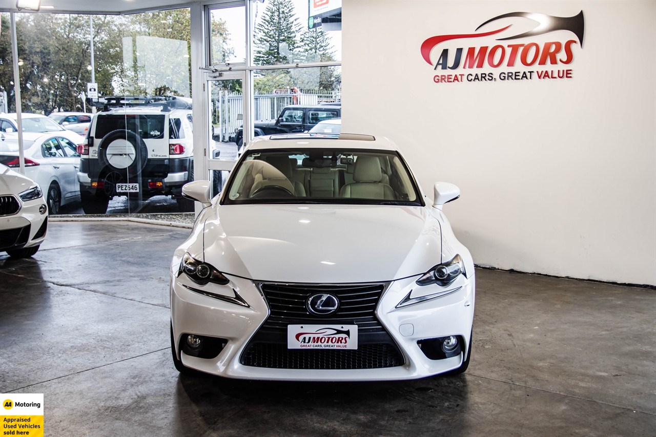 2014 Lexus IS 300h