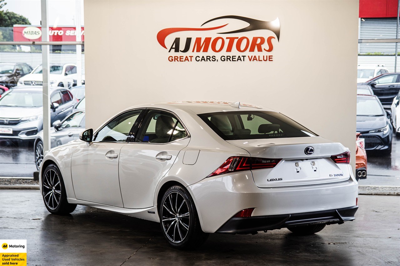 2014 Lexus IS 300h