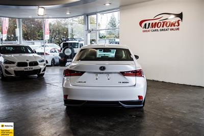 2014 Lexus IS 300h - Thumbnail