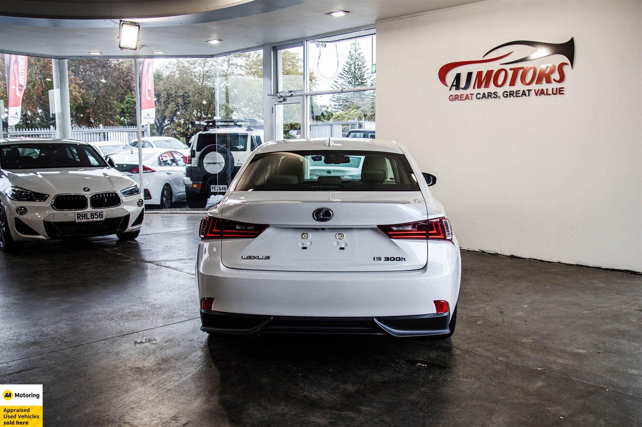 2014 Lexus IS 300h