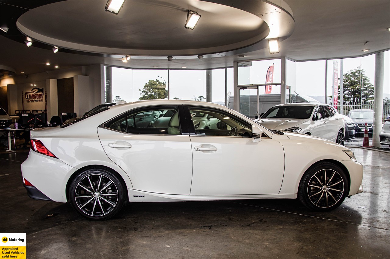 2014 Lexus IS 300h