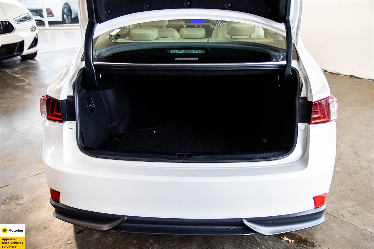 2014 Lexus IS 300h