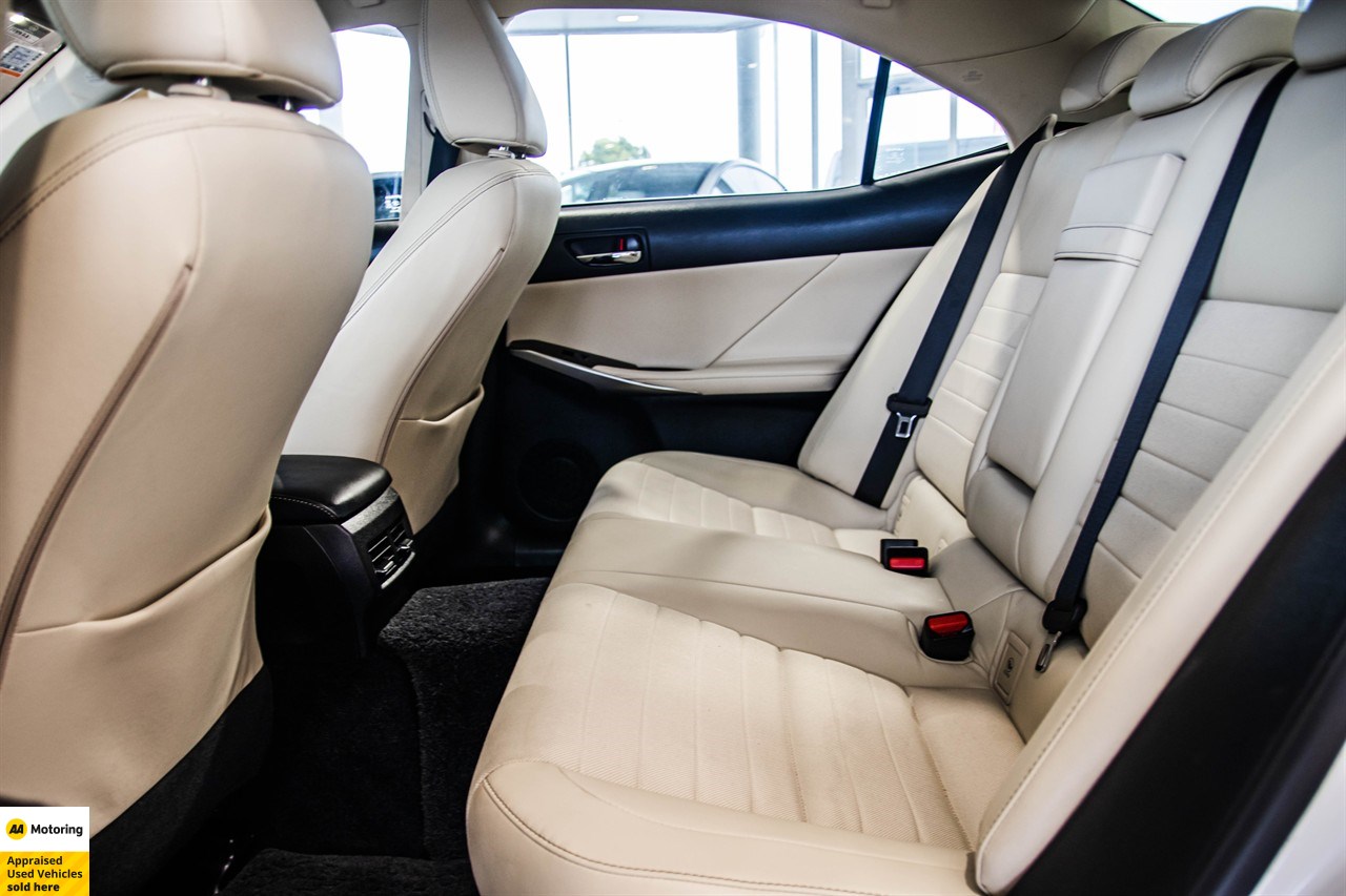 2014 Lexus IS 300h