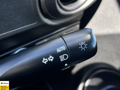 2013 Toyota Aqua - Thumbnail