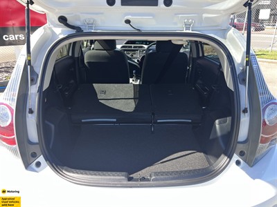 2013 Toyota Aqua - Thumbnail