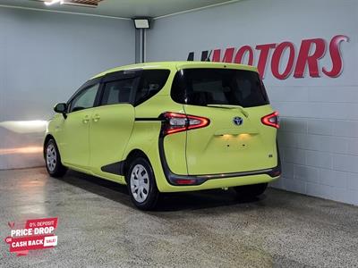 2016 Toyota Sienta - Thumbnail