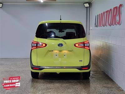 2016 Toyota Sienta - Thumbnail