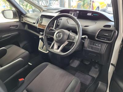 2016 Nissan Serena - Thumbnail