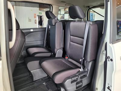 2016 Nissan Serena - Thumbnail