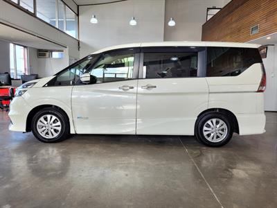 2016 Nissan Serena - Thumbnail