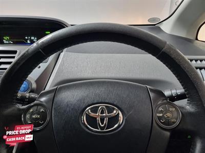 2014 Toyota Prius - Thumbnail