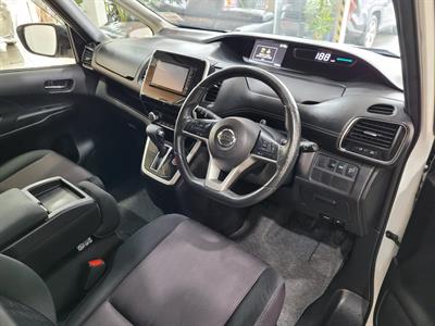 2016 Nissan Serena - Thumbnail