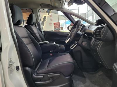 2016 Nissan Serena - Thumbnail
