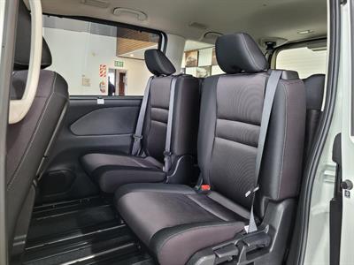 2016 Nissan Serena - Thumbnail