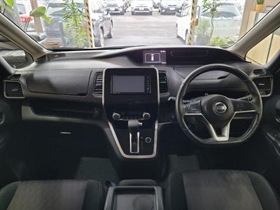 2016 Nissan Serena - Thumbnail