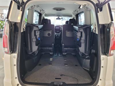 2016 Nissan Serena - Thumbnail