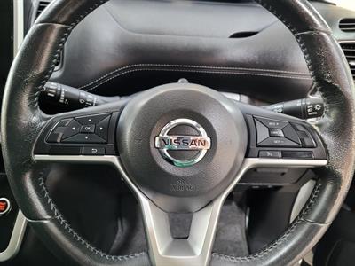 2016 Nissan Serena - Thumbnail