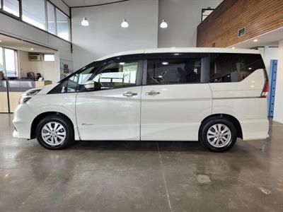 2016 Nissan Serena - Thumbnail