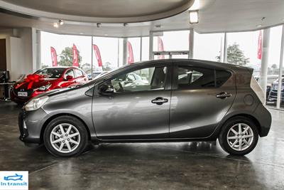 2012 Toyota Aqua - Thumbnail