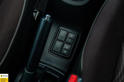 2016 Toyota Aqua - Thumbnail
