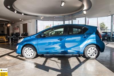 2016 Toyota Aqua - Thumbnail