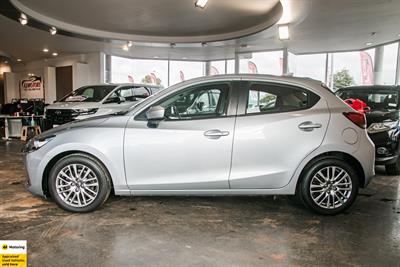 2020 Mazda MAZDA2 - Thumbnail