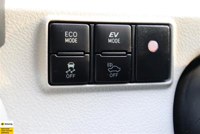 2016 Toyota Sienta - Thumbnail