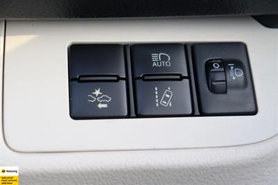 2016 Toyota Sienta - Thumbnail
