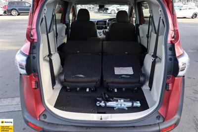 2016 Toyota Sienta - Thumbnail