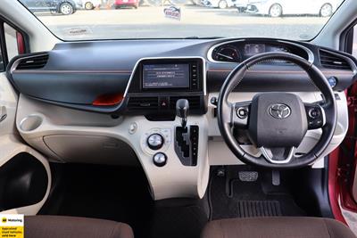 2016 Toyota Sienta - Thumbnail