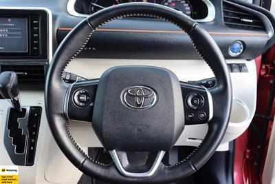 2016 Toyota Sienta - Thumbnail