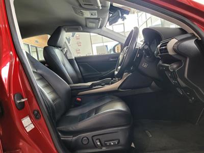 2013 Lexus IS 300h - Thumbnail