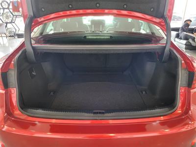 2013 Lexus IS 300h - Thumbnail