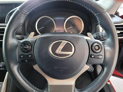 2013 Lexus IS 300h - Thumbnail