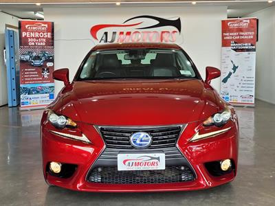 2013 Lexus IS 300h - Thumbnail