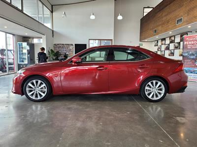 2013 Lexus IS 300h - Thumbnail