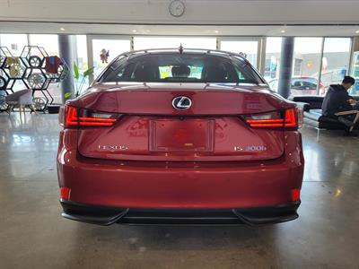 2013 Lexus IS 300h - Thumbnail
