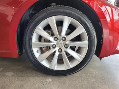 2013 Lexus IS 300h - Thumbnail