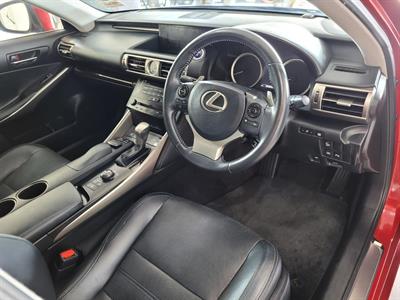 2013 Lexus IS 300h - Thumbnail