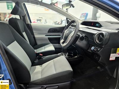 2013 Toyota Aqua - Thumbnail