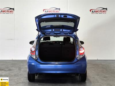 2013 Toyota Aqua - Thumbnail